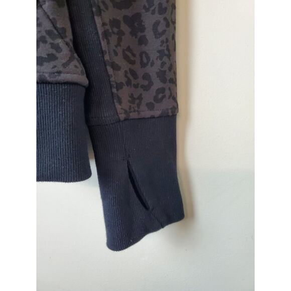 Athleta Womens Large‎ Triumph Hoodie Sweatshirt Full Zip Animal Print Thumbholes - Picture 4 of 12